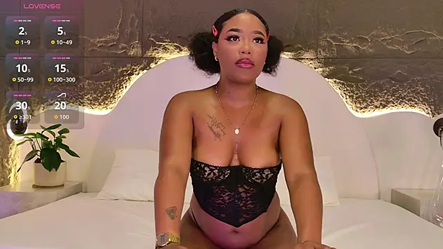 Nahomi Rivera online show from 12.15.25