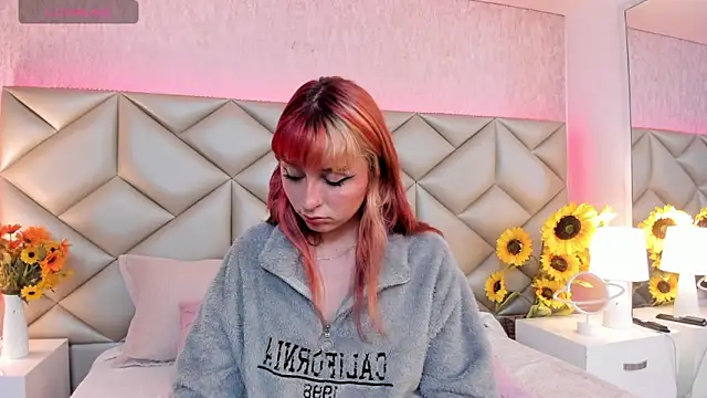 dafnne hall online show from 11.25.25