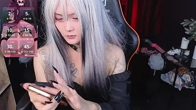 Snapshot of GothXRaven chatting on 09.18.25 GothXRaven online show from 09.18.25