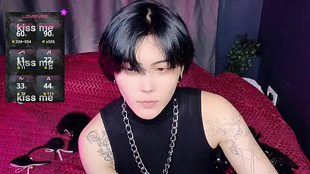 Snapshot of GothXRaven chatting on 09.30.25 GothXRaven online show from 09.30.25