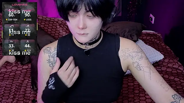 Snapshot of GothXRaven chatting on 10.13.25 GothXRaven online show from 10.13.25