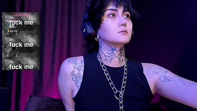 Snapshot of GothXRaven chatting on 10.20.25 GothXRaven online show from 10.20.25