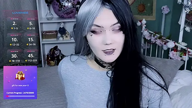 Snapshot of GothXRaven chatting on 12.14.25 GothXRaven online show from 12.14.25