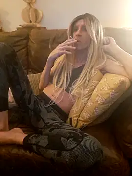 Snapshot of LAXdesires chatting on 11.08.25 LAXdesires online show from 11.08.25