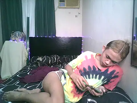 Snapshot of Sweet-shopia chatting on 10.25.25 Sweet-shopia online show from 10.25.25