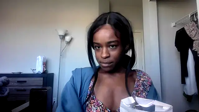 Snapshot of Marlowlovee chatting on 10.13.25 Marlowlovee online show from 10.13.25