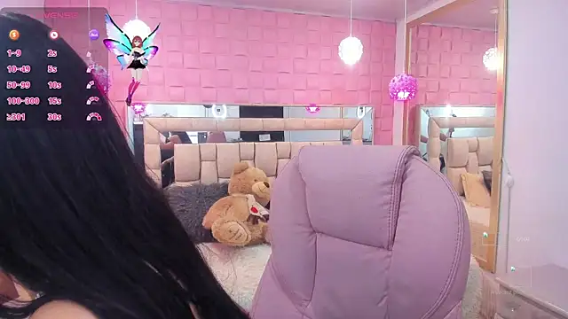  laaura  online show from 10.11.25