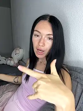 Snapshot of karrr__aaa chatting on 09.18.25 karrr aaa online show from 09.18.25