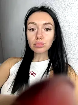 Snapshot of karrr__aaa chatting on 10.04.25 karrr aaa online show from 10.04.25