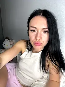 Snapshot of karrr__aaa chatting on 10.13.25 karrr aaa online show from 10.13.25