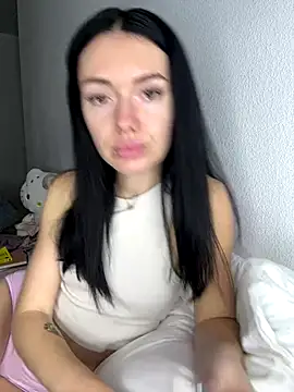 Snapshot of karrr__aaa chatting on 10.14.25 karrr aaa online show from 10.14.25