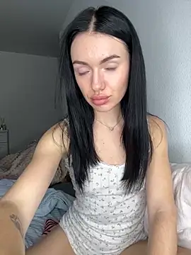 Snapshot of karrr__aaa chatting on 11.14.25 karrr aaa online show from 11.14.25