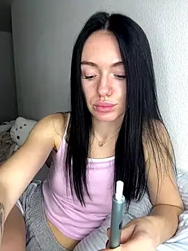 Snapshot of karrr__aaa chatting on 11.18.25 karrr aaa online show from 11.18.25