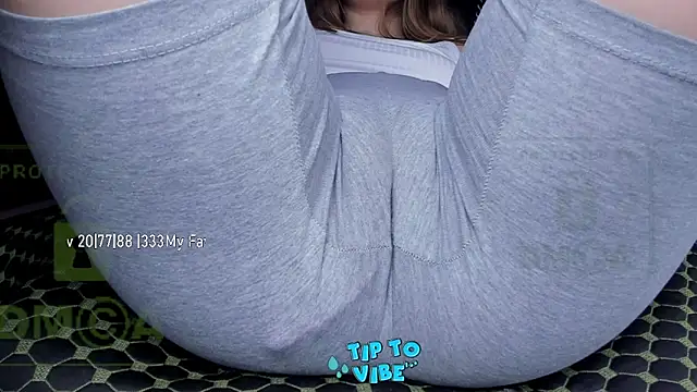 Snapshot of Cameltoe_squirt_inPants chatting on 02.15.25 Cameltoe squirt inPants online show from 02.15.25