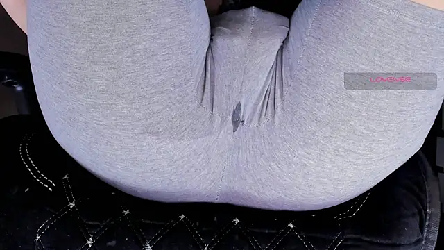 Snapshot of Cameltoe_squirt_inPants chatting on 09.10.25 Cameltoe squirt inPants online show from 09.10.25