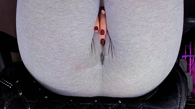 Snapshot of Cameltoe_squirt_inPants chatting on 09.18.25 Cameltoe squirt inPants online show from 09.18.25