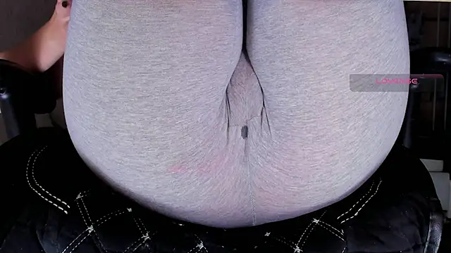 Snapshot of Cameltoe_squirt_inPants chatting on 10.22.25 Cameltoe squirt inPants online show from 10.22.25