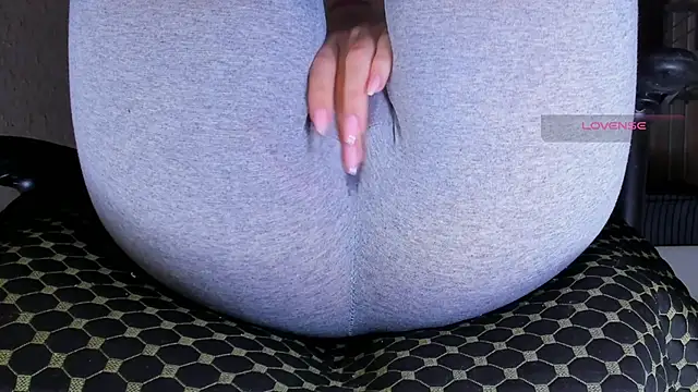 Cameltoe squirt inPants online show from 01.12.26