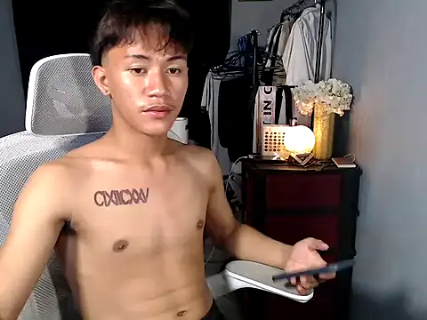 Snapshot of naughtyboyloy_0 chatting on 01.08.26 naughtyboyloy 0 online show from 01.08.26