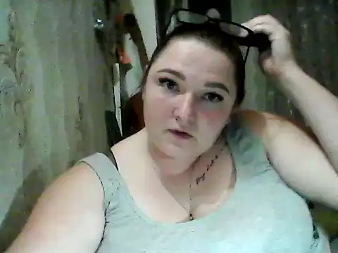 Snapshot of AngelQSky chatting on 11.13.25 AngelQSky online show from 11.13.25