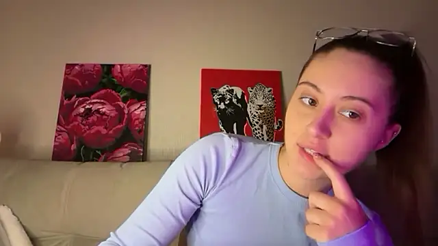 Snapshot of StellarAlice chatting on 03.31.26 StellarAlice online show from 03.31.26