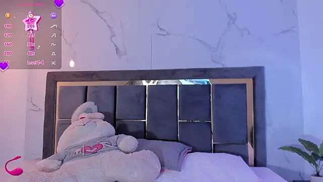 Snapshot of Doll_Isa_ chatting on 01.05.26 Doll Isa online show from 01.05.26