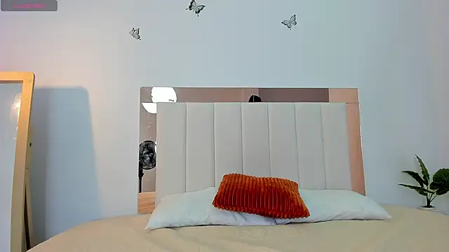 Snapshot of Doll_Isa_ chatting on 01.14.26 Doll Isa online show from 01.14.26