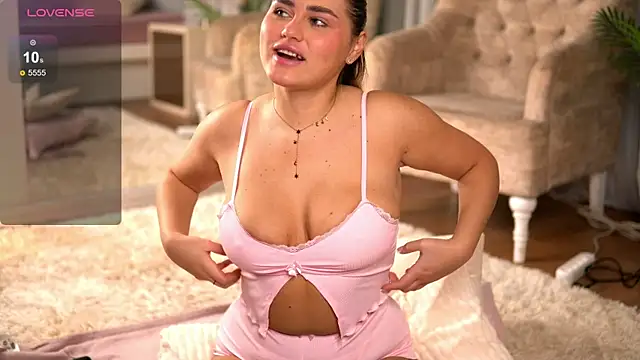 Snapshot of KayaAzur chatting on 09.18.25 KayaAzur online show from 09.18.25