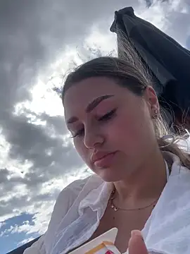 Snapshot of KayaAzur chatting on 09.29.25 KayaAzur online show from 09.29.25