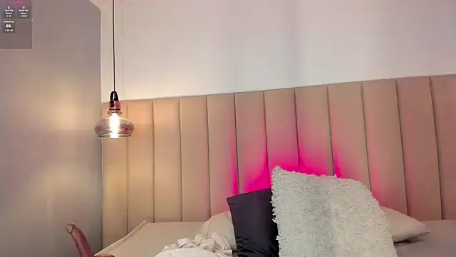 Snapshot of belamonroe chatting on 09.30.25 belamonroe online show from 09.30.25