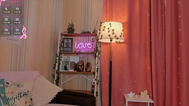 Snapshot of Winaria chatting on 03.20.26 Winaria online show from 03.20.26