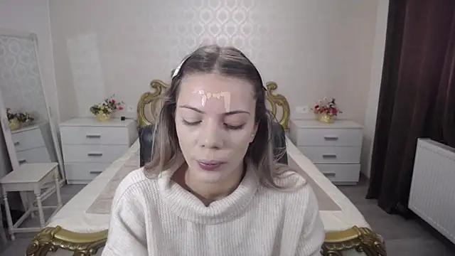 Snapshot of AmberTop chatting on 10.22.25 AmberTop online show from 10.22.25