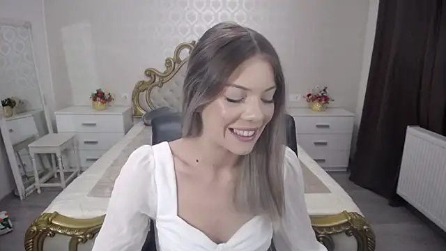 Snapshot of AmberTop chatting on 11.10.25 AmberTop online show from 11.10.25