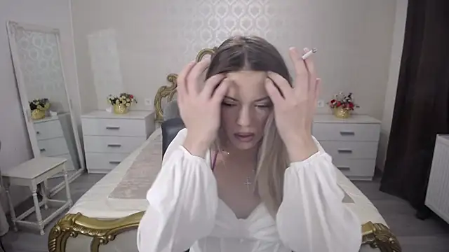 Snapshot of AmberTop chatting on 11.21.25 AmberTop online show from 11.21.25