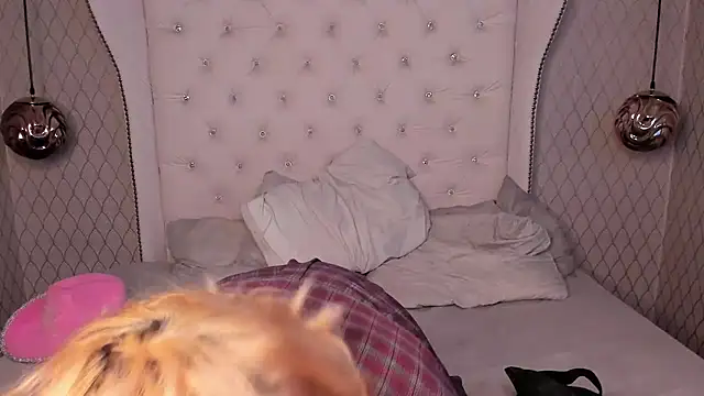 Snapshot of OliIverr22 chatting on 10.28.25 OliIverr22 online show from 10.28.25