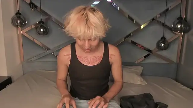 Snapshot of OliIverr22 chatting on 11.12.25 OliIverr22 online show from 11.12.25