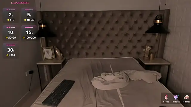 Snapshot of OliIverr22 chatting on 11.22.25 OliIverr22 online show from 11.22.25