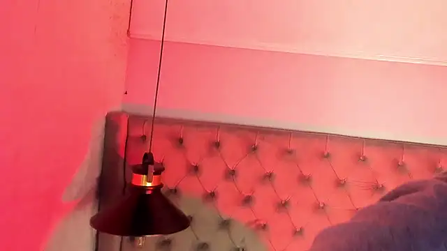 Snapshot of OliIverr22 chatting on 11.28.25 OliIverr22 online show from 11.28.25