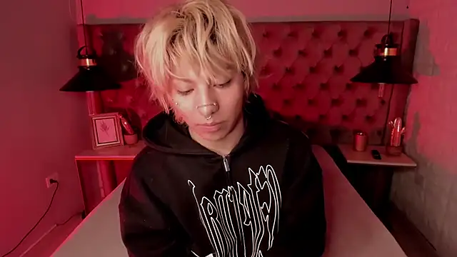 Snapshot of OliIverr22 chatting on 12.03.25 OliIverr22 online show from 12.03.25