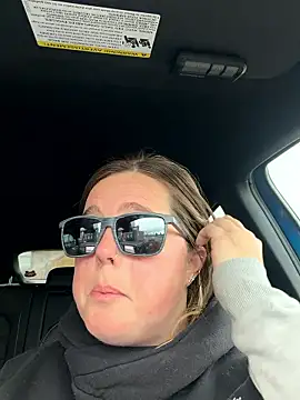 Snapshot of hornykitty1210 chatting on 01.14.26 hornykitty1210 online show from 01.14.26