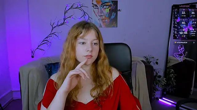 Snapshot of lola_sun12 chatting on 09.18.25 lola sun12 online show from 09.18.25