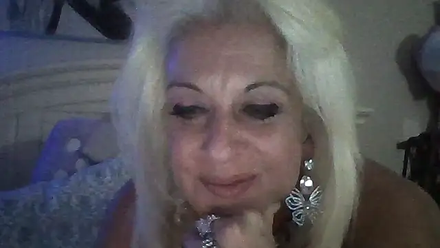 StacysMomXOXO online show from 10.22.25