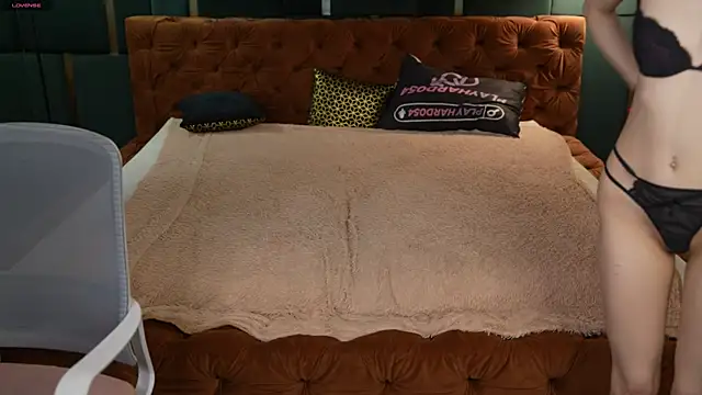 Snapshot of Naomi_054 chatting on 11.10.25 Naomi 054 online show from 11.10.25