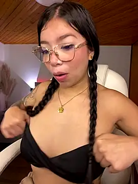 Maddy Piink online show from 11.23.25