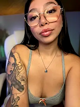 Maddy Piink online show from 12.16.25