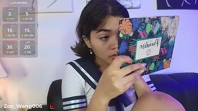 Snapshot of Zoe_wang chatting on 10.17.25 Zoe wang online show from 10.17.25