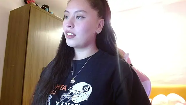 Snapshot of madissooon__ chatting on 11.19.25 madissooon online show from 11.19.25