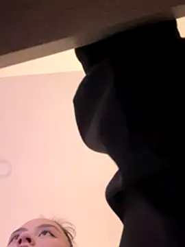 Snapshot of madissooon__ chatting on 11.20.25 madissooon online show from 11.20.25