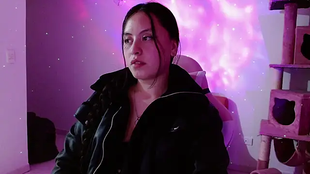 Snapshot of madissooon__ chatting on 12.15.25 madissooon online show from 12.15.25