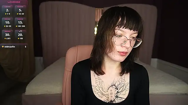 Pixie Peachh online show from 10.08.25